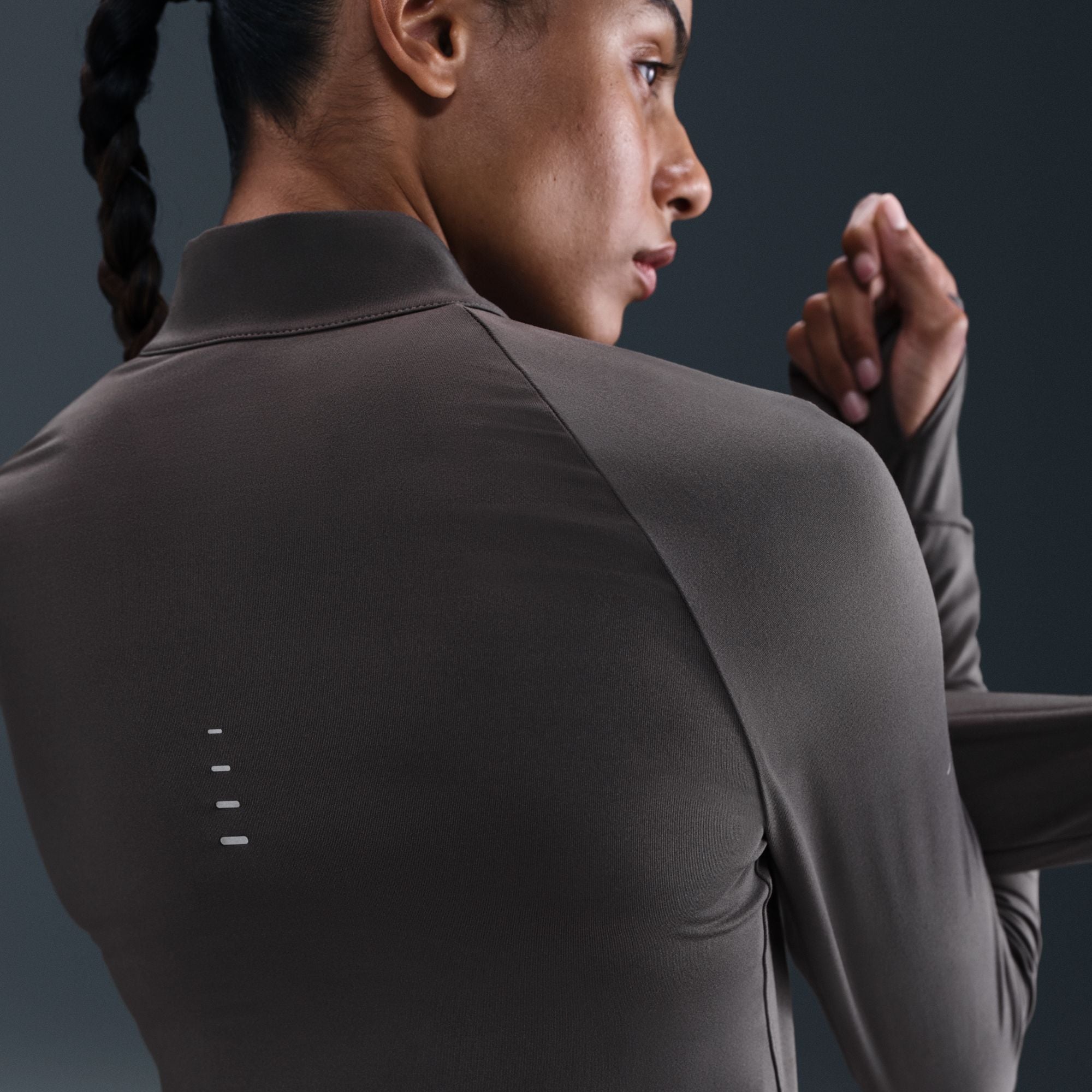Using insights from runners like you, we prioritized functionality to refresh our Swift essentials. This lightweight mid layer has been designed to help reduce chafing. It's soft, sweat-wicking and helps block out UV rays so you can focus on your miles, and nothing else.
