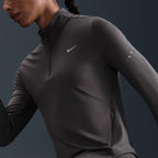 Using insights from runners like you, we prioritized functionality to refresh our Swift essentials. This lightweight mid layer has been designed to help reduce chafing. It's soft, sweat-wicking and helps block out UV rays so you can focus on your miles, and nothing else.
