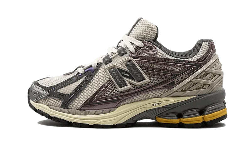 New Balance 1906R Licorice